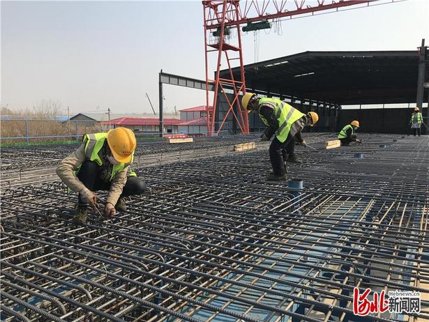 记者走基层｜新建城际铁路联络线一期工程站前5标段建设现场：“施工人数接近疫情前的三倍”