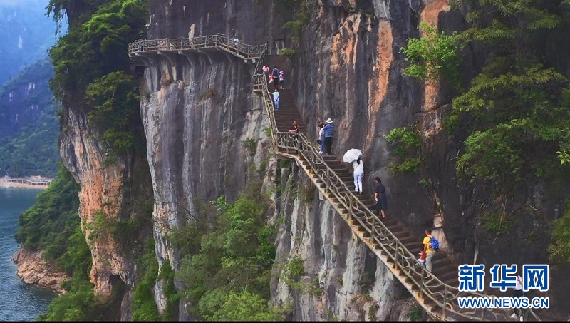 湖北长阳：漫游诗画山水 感受土家文化