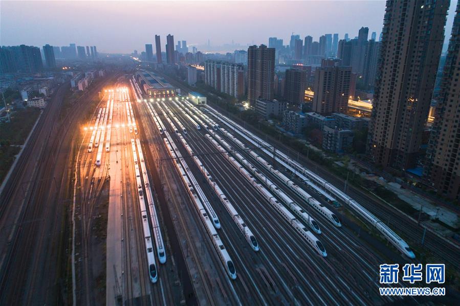 武汉：“陆地舰队”重新启程