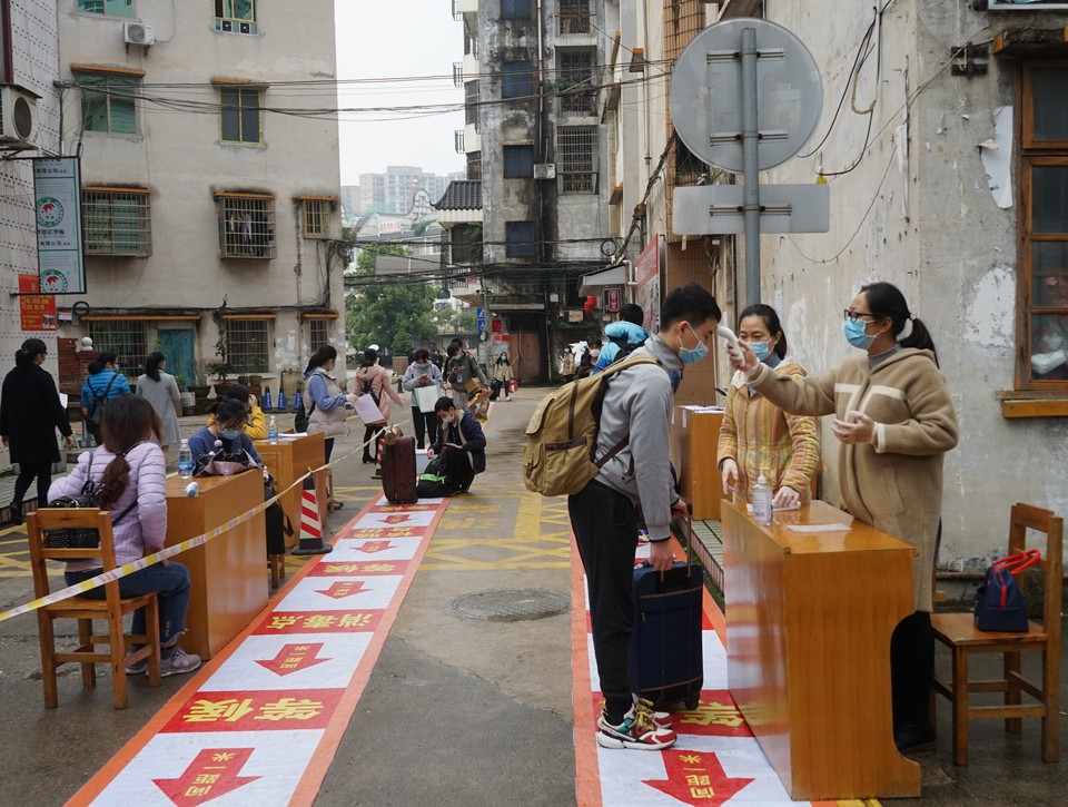 （急稿）【复课·开学第一天】广西各地高三学生有序返校 正式开学（组图）