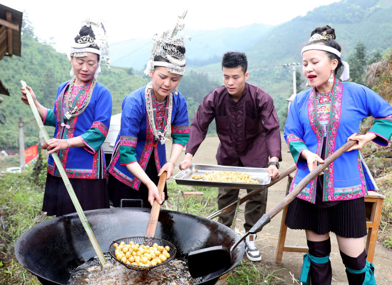 广西：侗寨欢庆土豆节