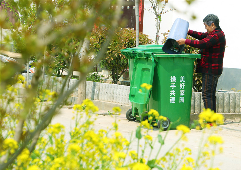 【原创】【河南省农业农村厅供稿】河洛乡村美如画——洛阳市农村人居环境整治工作纪实_fororder_农户到垃圾摄影王勇