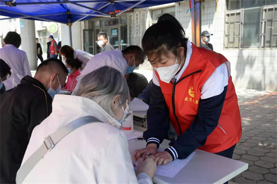 沈阳青年志愿者助力新冠肺炎疫苗接种 跑出疫情防控的“盛京速度”_fororder_图片2