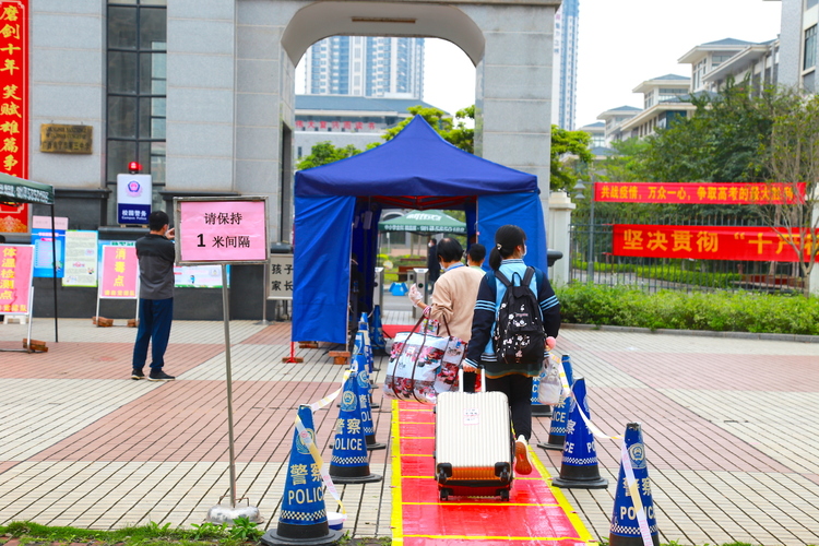 （急稿）【复课·防疫措施】南宁市各大高中落细防控措施 确保安全有序