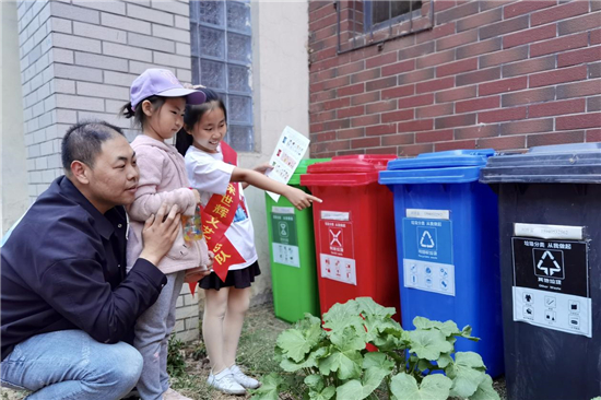 沈阳中小学生用百余件作品为垃圾分类助力_fororder_垃圾分类1