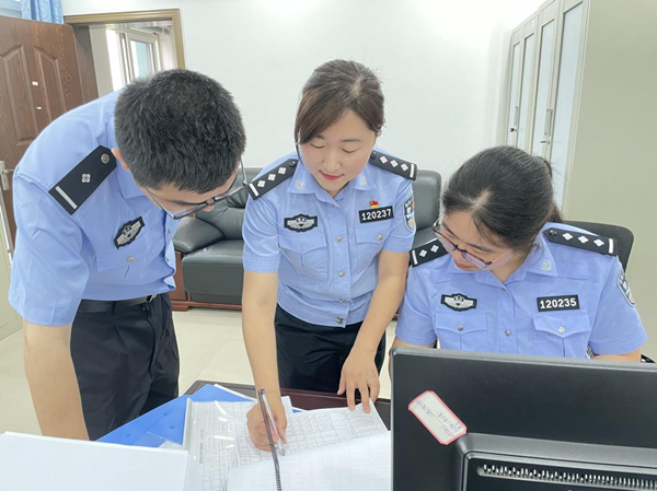 【原创】重庆市高新区民警黄倩立足岗位 做好每一件小事_fororder_图片1