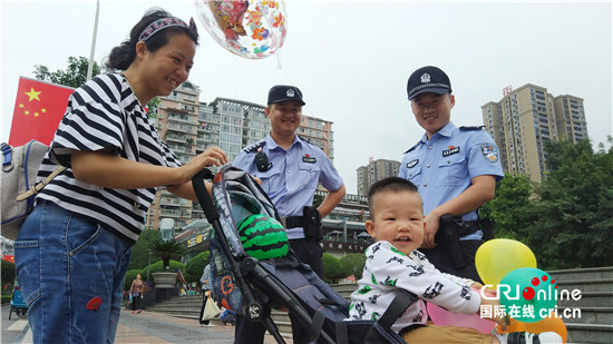 已过审【区县联动】【万盛】双节万盛旅游太火 警方每天投入700警力保驾护航【区县联动列表】双节万盛旅游太火 每天700警力保驾护航