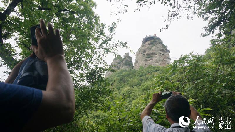 湖北丹江口：摄影大伽进山乡拍美片 宣传旅游资源推动乡村振兴