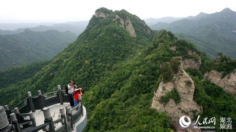 湖北丹江口：摄影大伽进山乡拍美片 宣传旅游资源推动乡村振兴