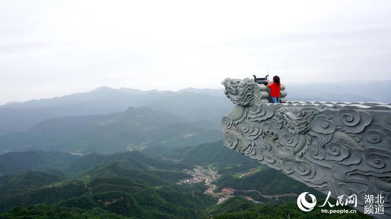 湖北丹江口：摄影大伽进山乡拍美片 宣传旅游资源推动乡村振兴