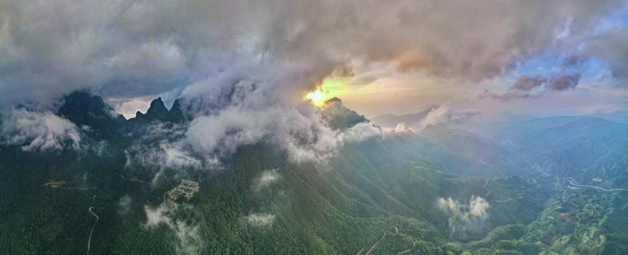 广西金秀：民俗活动丰富多彩 圣堂山风景美如画（组图）_fororder_图片15