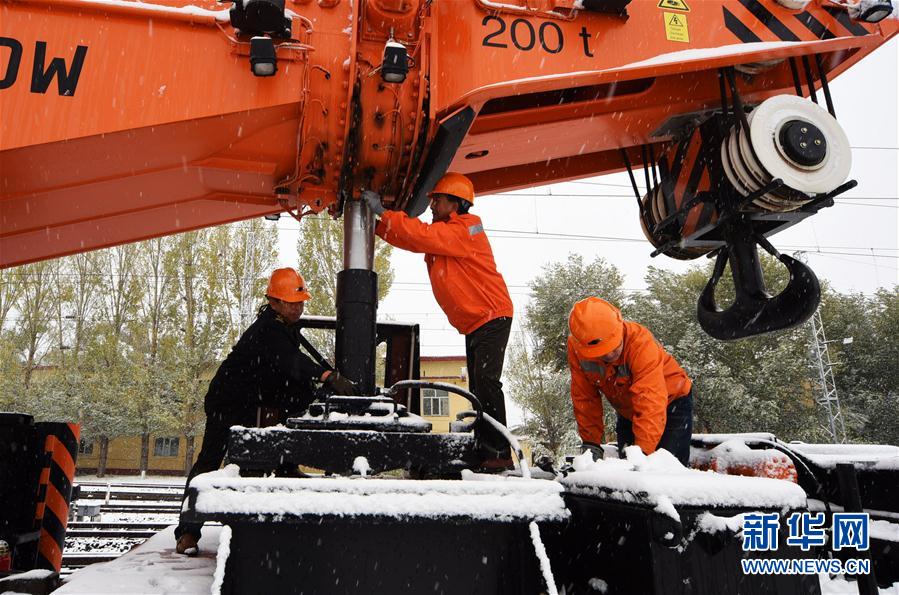 内蒙古甘肃等地出现降雪