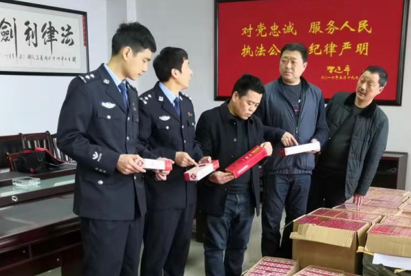 【原创】重庆云阳：基层民警陈鸿华用行动守护百姓食品安全_fororder_微信图片_20210525163722