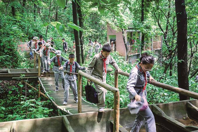 南京栖霞青少年重走“长征路”