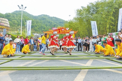 【旅游资讯-图片】（页面标题：重渡沟“万人生态竹子宴”举办）洛阳重渡沟风景区“万人生态竹子宴”美食节举办