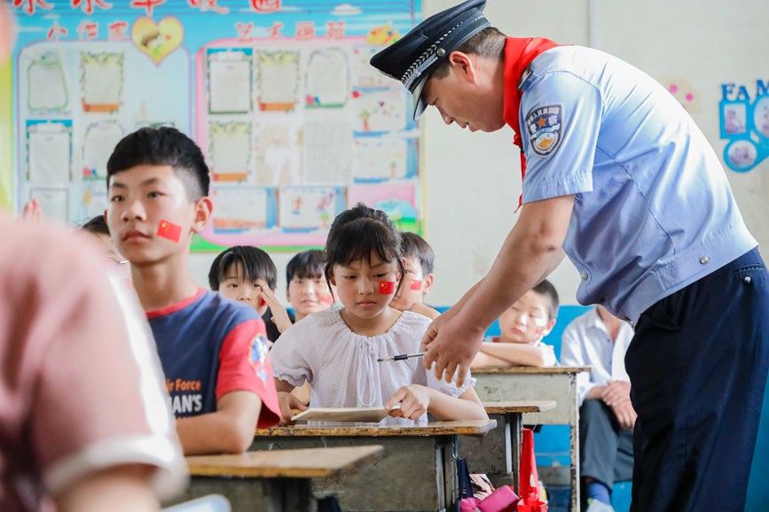 河南洛阳：法制安全进课堂 多彩活动迎六一