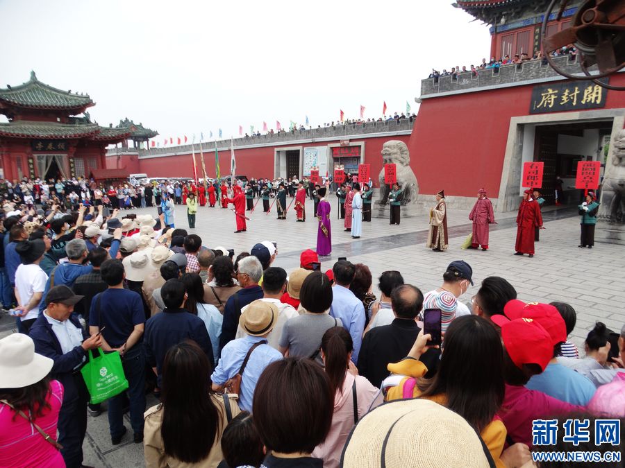 古城开封：旅游惠民人气旺