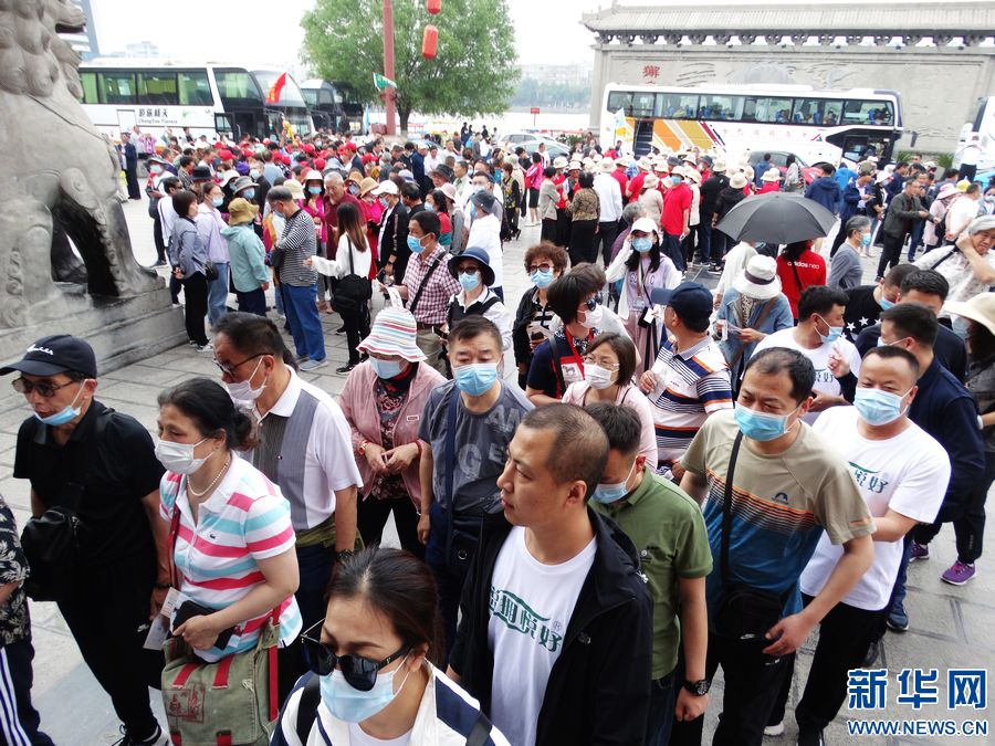 古城开封：旅游惠民人气旺