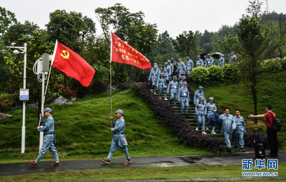 广西：“打卡”红色基地 传承红色基因