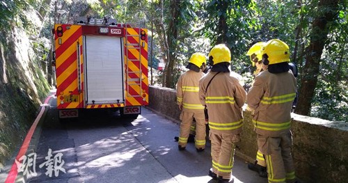 香港一山顶发现战时炸弹 警方到场引爆（图）