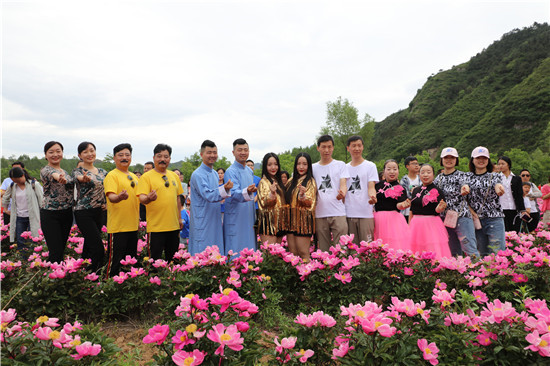 第十五届双胞胎漂流节暨花海音乐节在三门峡卢氏县成功举办_fororder_第十五届双胞胎漂流节暨花海音乐节现场 摄影 张芸曦