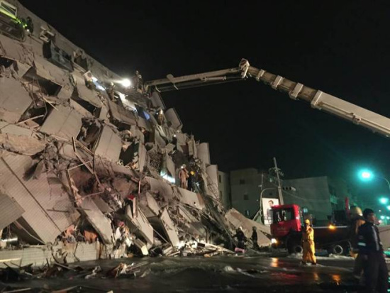 台湾高雄地震台南多处楼房倾倒 马英九抵应变中心