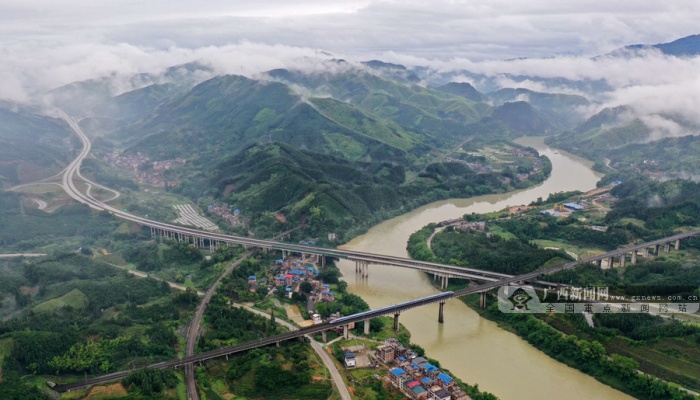 广西三江：侗乡雨后景色新