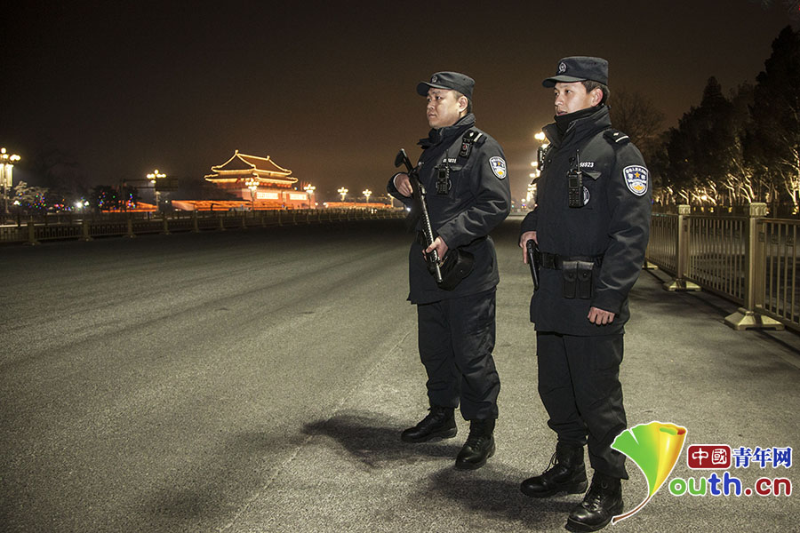 北京特警除夕夜驻守长安街