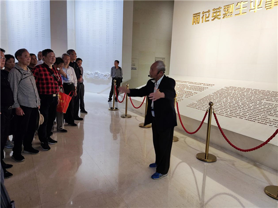 泰州市海陵区工人社区组织党员赴雨花台烈士陵园瞻仰革命烈士_fororder_9