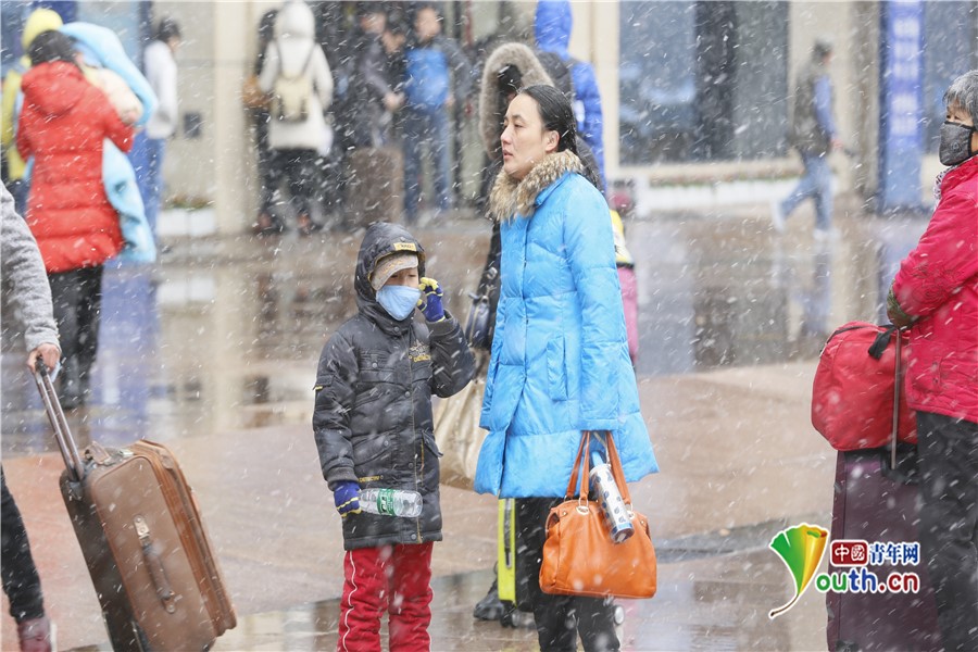 春运返程高峰多地大雪 济南火车站推出多项便民服务