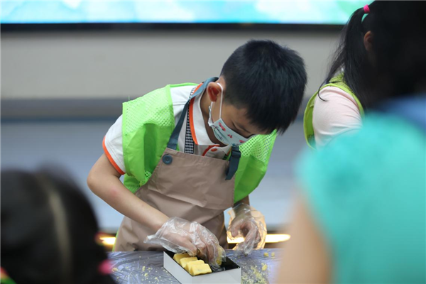 武汉商学院为社区提供公益助学 走“有趣”的群众路线_fororder_图片1