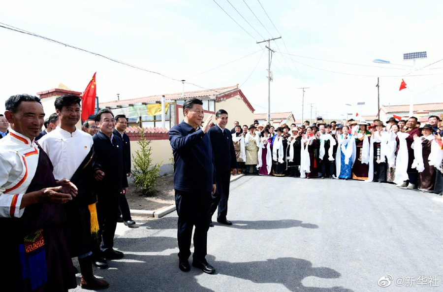 习近平在海北州刚察县考察调研