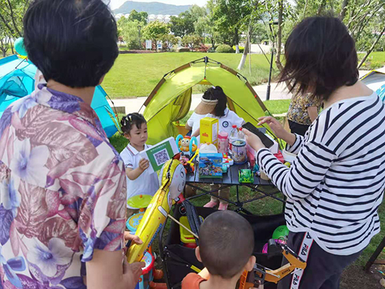 人小有大爱 南外附幼孩子们组织义卖致敬劳动者_fororder_图片11