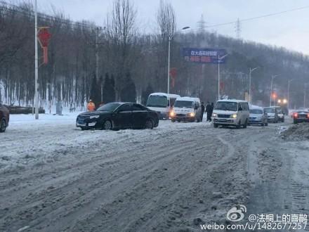 极端天气致北方多地返程高峰受阻 寒潮已向南转移