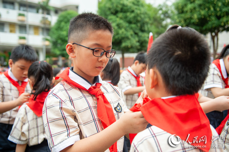 齐聚云端，广西新疆西藏三地少年儿童同庆“六一”