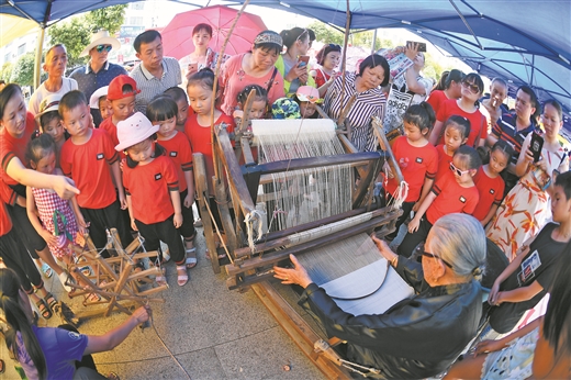 广西罗城：非遗有活力 旅游添魅力