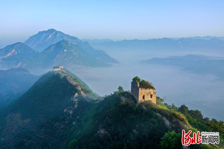 河北唐山：雨后初晴壮美长城