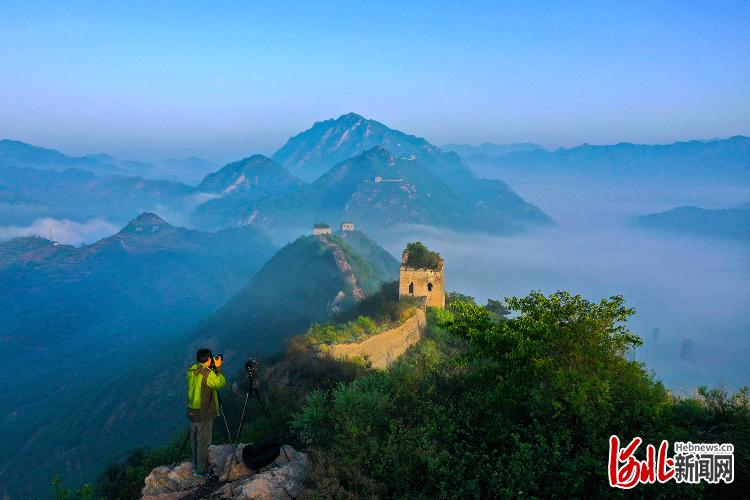 河北唐山：雨后初晴壮美长城