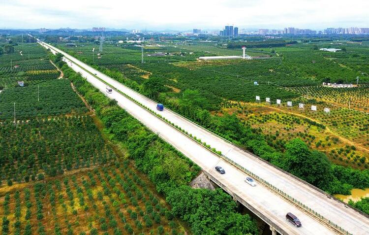 沿着高速看中国|一路坦途皆美景 全域旅游美“壮乡”