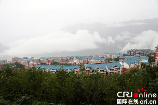 已过审【行游巴渝 图文】云海绕山城 深秋巫山县观云雨奇景