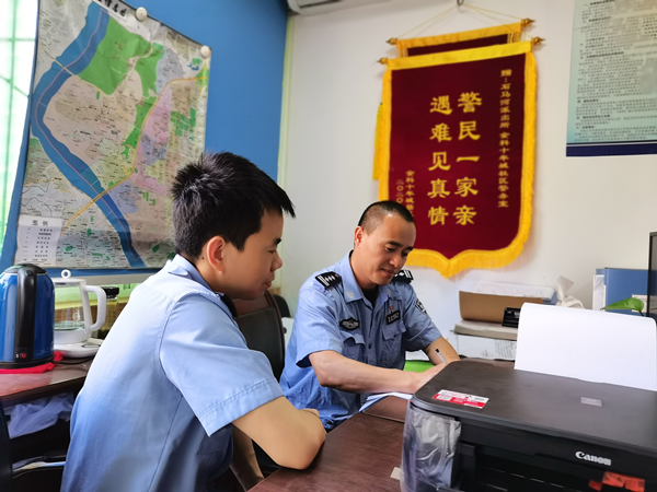 【原创】重庆市江北区民警师徒扎根社区为民服务_fororder_图片1