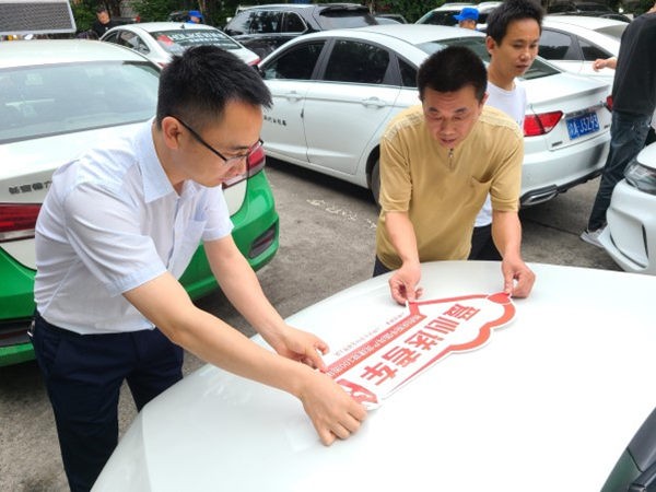 【原创】重庆市云阳县交巡警“爱心送考车”助力高考_fororder_图片1