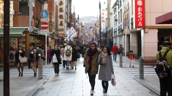 英报：中国游客购物大巴激增 日本人抱怨停车混乱