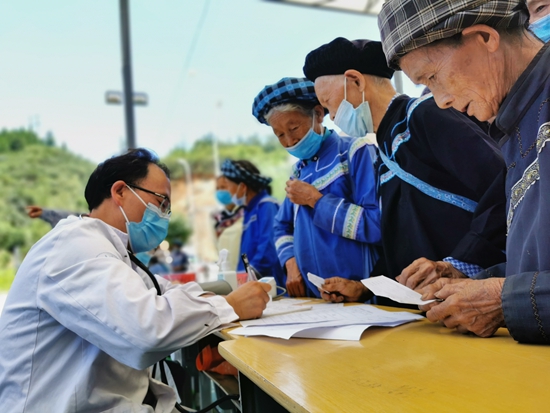 （供稿）贵州中医药大学赴黔西南册亨开展义诊活动_fororder_义诊3