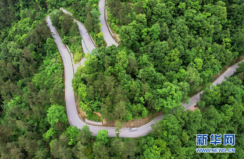 湖北保康：官山旅游路盘出大山致富路