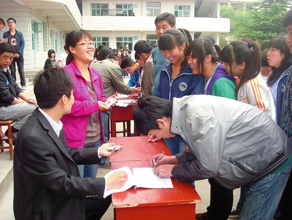 【青年学者论坛专题  追赶超越·共建人才强省  显示图在稿件最下方】陕西省教育厅：教育是最根本的精准扶贫