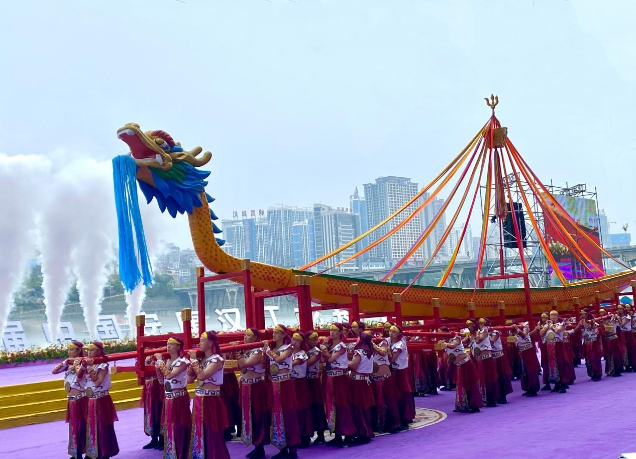 第二十一届中国安康汉江龙舟节主题活动盛大开幕_fororder_2