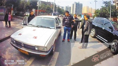 男子叫滴滴快车 却开来了一辆驾校教练车(图)