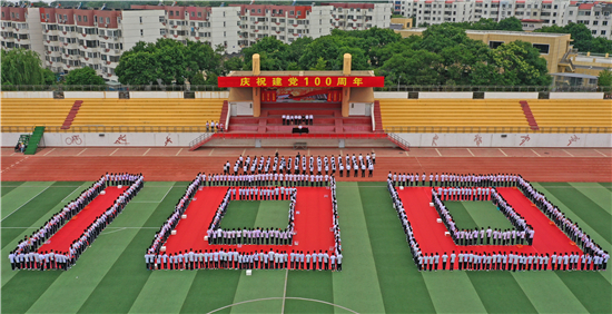 葫芦岛市学院附中千名师生拼出百艘红船_fororder_黄非1