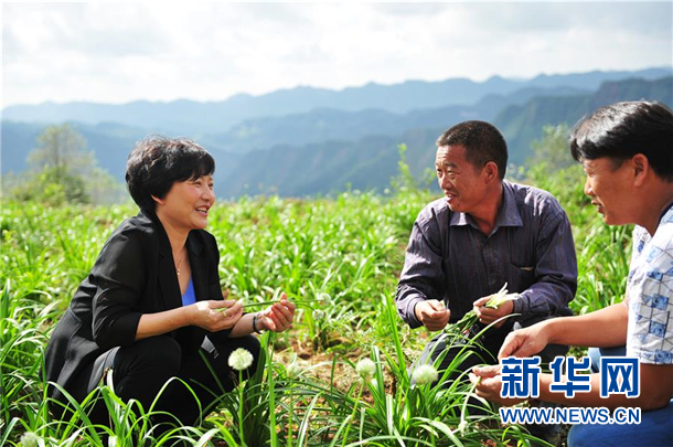 （访谈） “乌蒙腊梅”余留芬：带头与贫困“较劲”的“拼命支书”